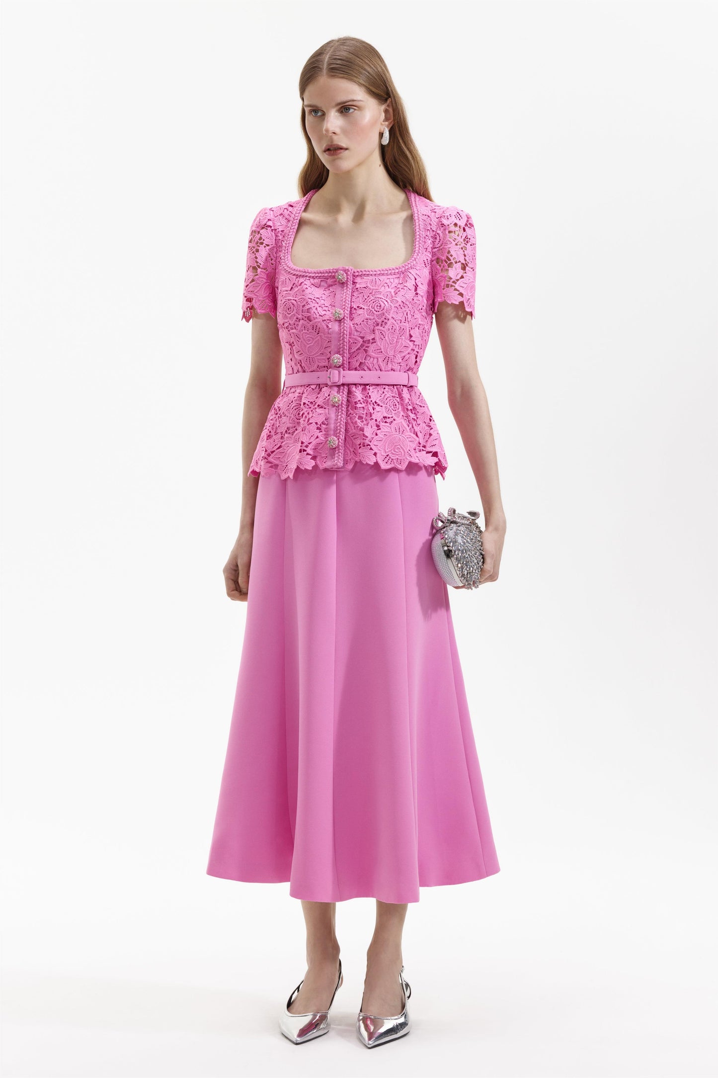 Vestido midi de encaje con escote cuadrado y cinturón 