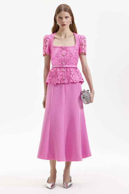 Vestido midi de encaje con escote cuadrado y cinturón 