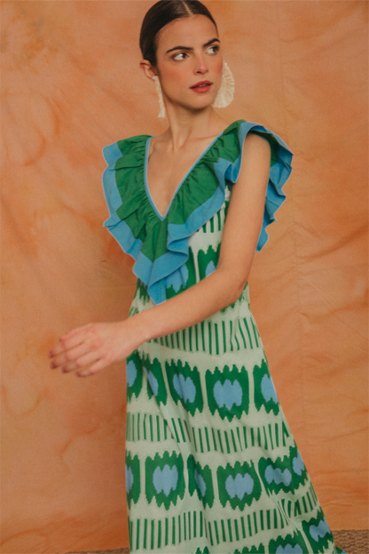 Vestido largo sin mangas con cuello en V y volantes 