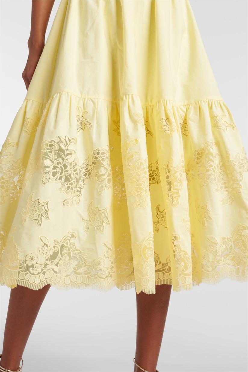 Vestido midi sin mangas con volantes y encaje bordado 