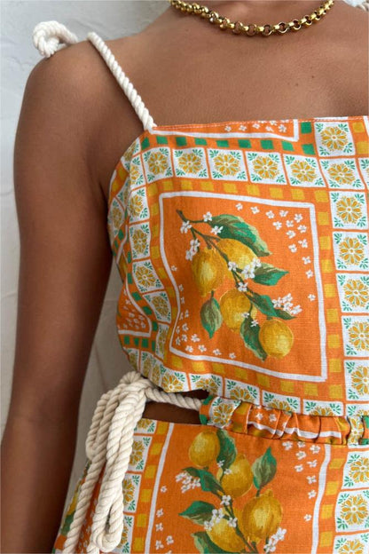 Vestido midi sin mangas con estampado de frutas 