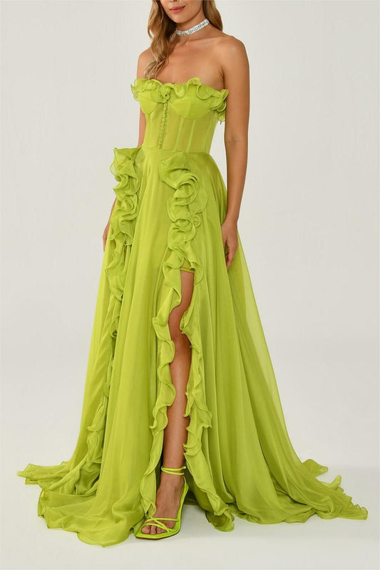 Vestido largo sin mangas con escote en forma de corazón y volantes lisos 