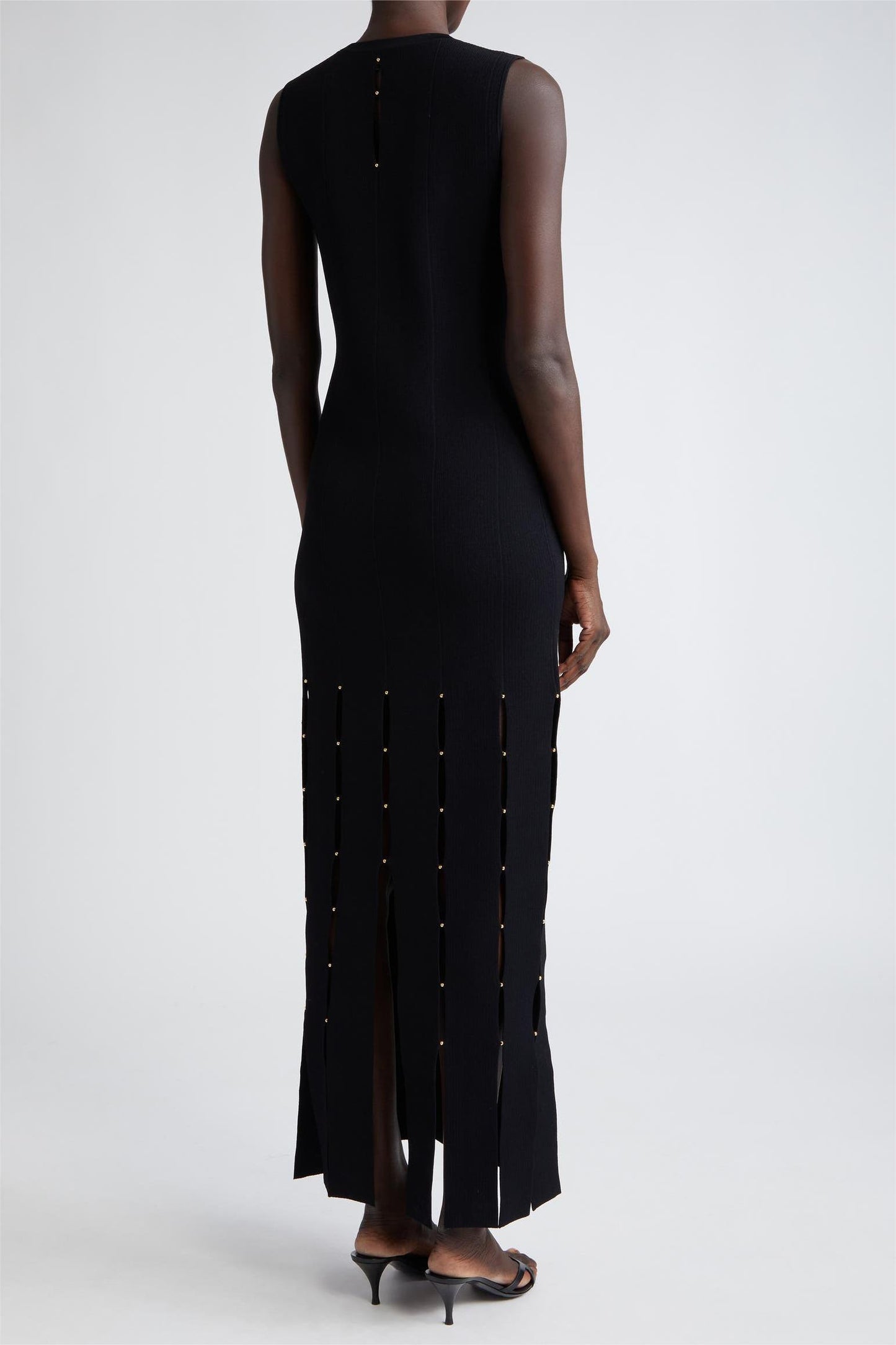 Vestido midi sin mangas de punto liso con cortes 