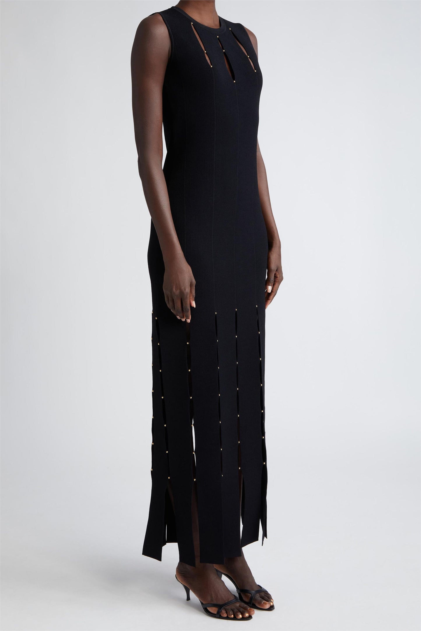Vestido midi sin mangas de punto liso con cortes 