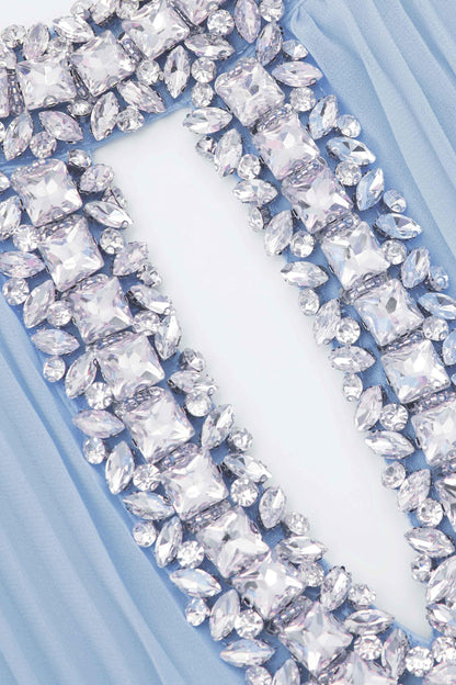 Vestido midi plisado con plumas y diamantes de imitación en azul 