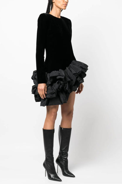 Minivestido de terciopelo liso con volantes y mangas largas 