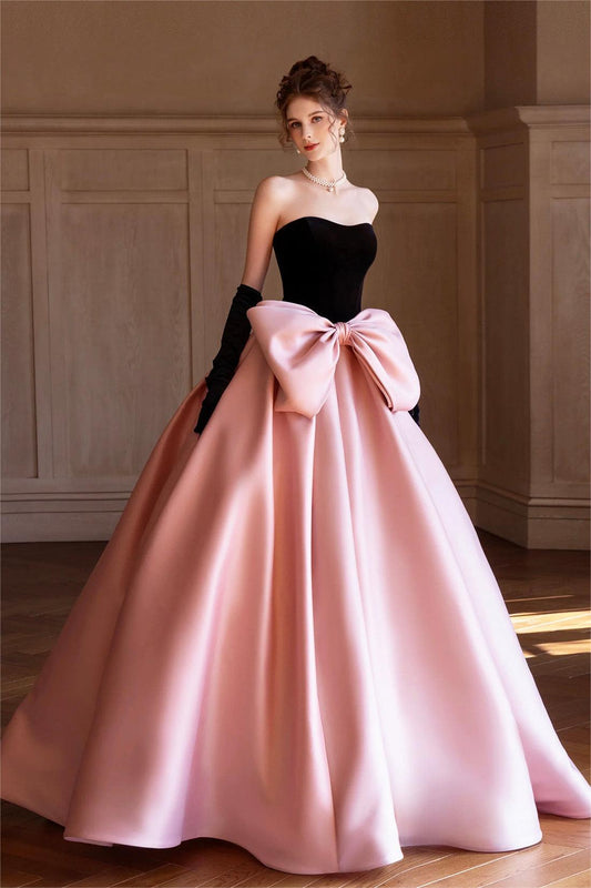 Vestido midi sin mangas con lazo de terciopelo y guantes 