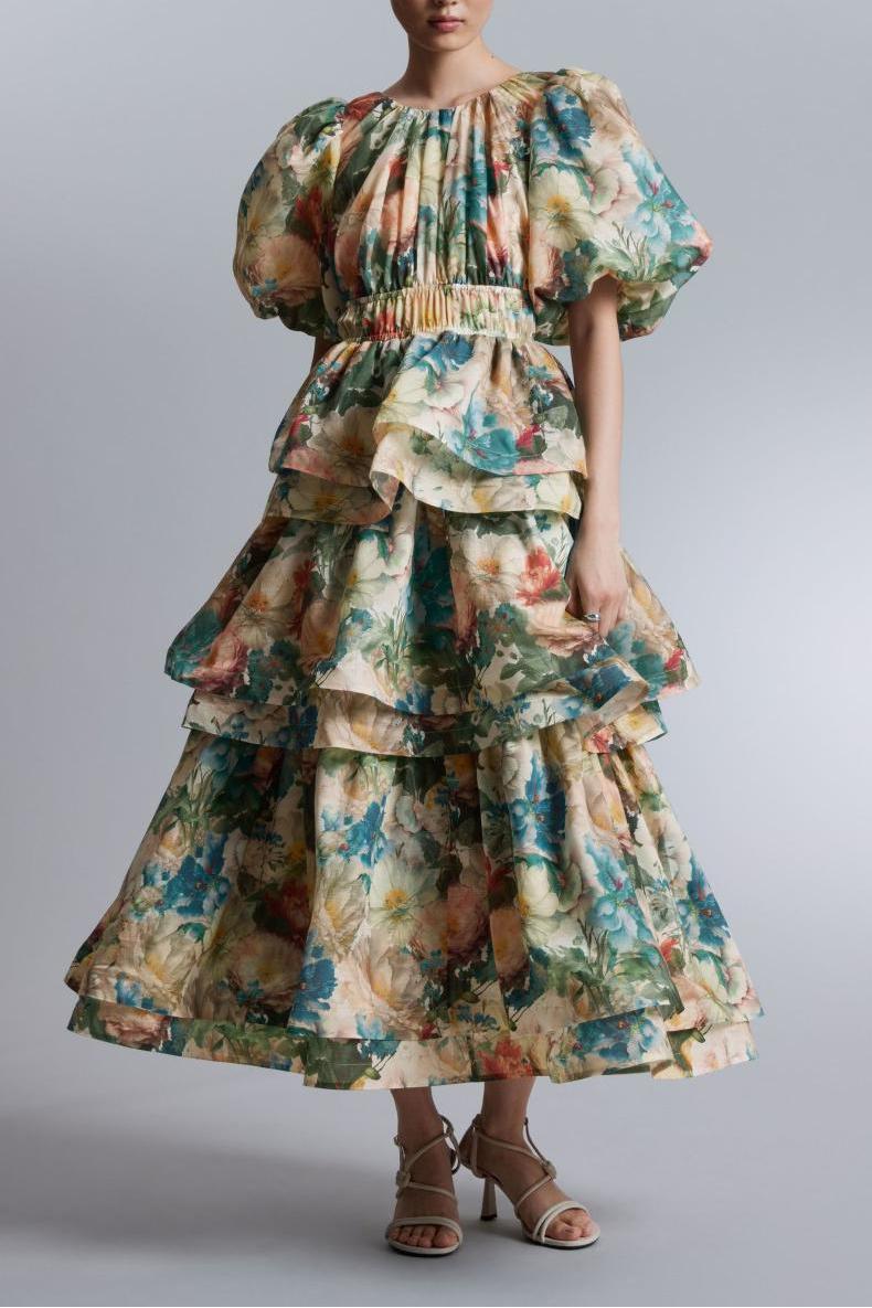 Vestido midi escalonado con mangas abullonadas y estampado floral 