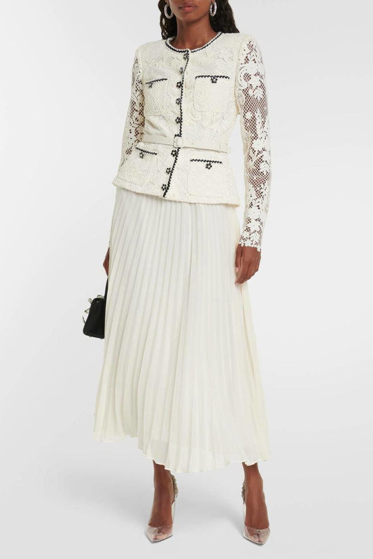 Vestido midi plisado con bordado y empalme de encaje 