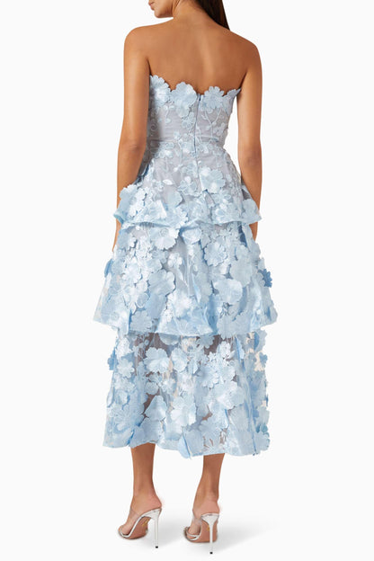 Vestido midi con hombros descubiertos y volantes bordados 