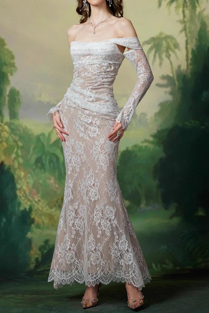 Vestido midi de encaje con hombros descubiertos 
