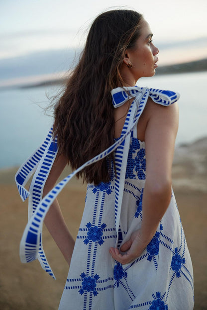 Vestido midi sin mangas con cordones y estampado paisley 