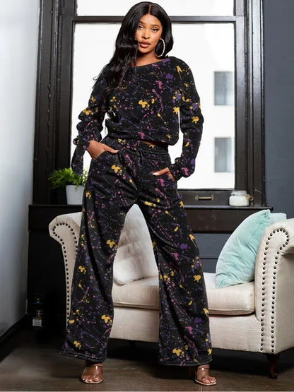 Conjunto de sudadera con bolsillo a rayas, pantalones con cordón y cuello redondo y manga larga: un conjunto elegante y cómodo.