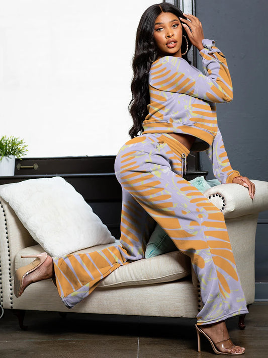 Conjunto de sudadera con bolsillo a rayas, pantalones con cordón y cuello redondo y manga larga: un conjunto elegante y cómodo.