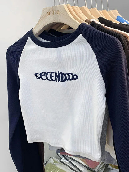 Camiseta con estampado de letras para mujer, top de retazos de manga larga de primavera, top corto de color en contraste retro a la moda, camisetas ajustadas Kpop Y2K para chica sexy