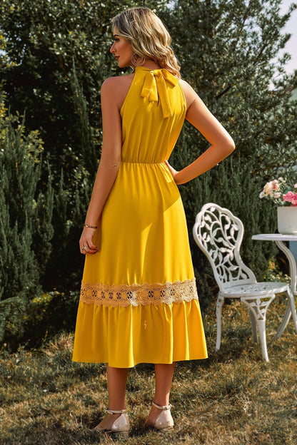 Vestido midi sin mangas con cuello alto y dobladillo de encaje 
