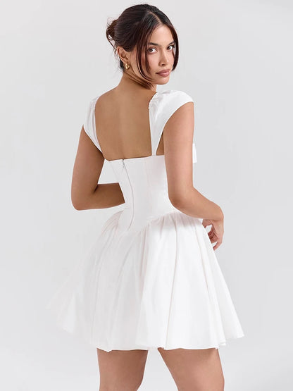Vestido mini sexy blanco sin espalda para mujer, moda, cuello cuadrado, manga corta, cintura alta, corte A, vestido sexy para fiesta en club