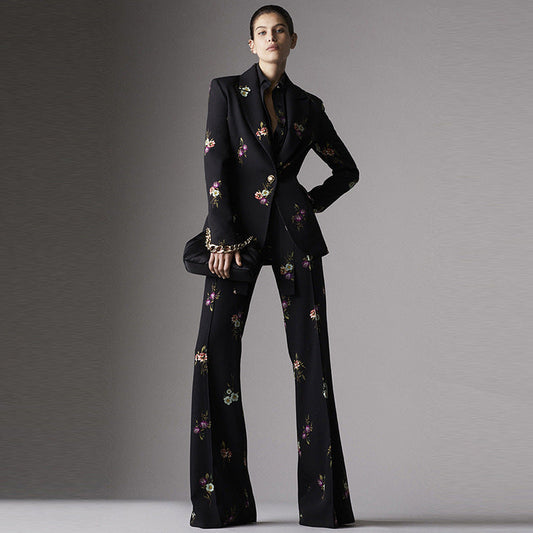 Traje elegante con estampado de estrellas y pantalones acampanados de dos piezas