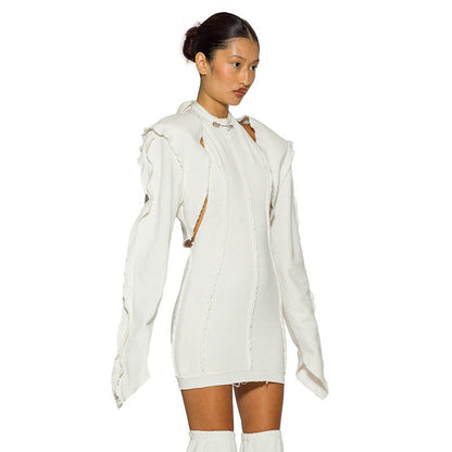 Conjunto de vestido corto con capucha y manga larga con cuello halter, espalda descubierta y rotos para mujer