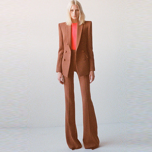 Traje de dos piezas con blazer cruzado ajustado y pantalón acampanado de Goods Stars