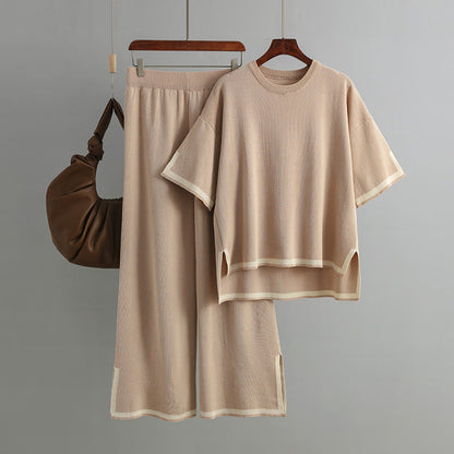 Conjunto elegante de dos piezas con suéter de manga corta con abertura en color de contraste y cintura alta, pantalones anchos y adelgazantes