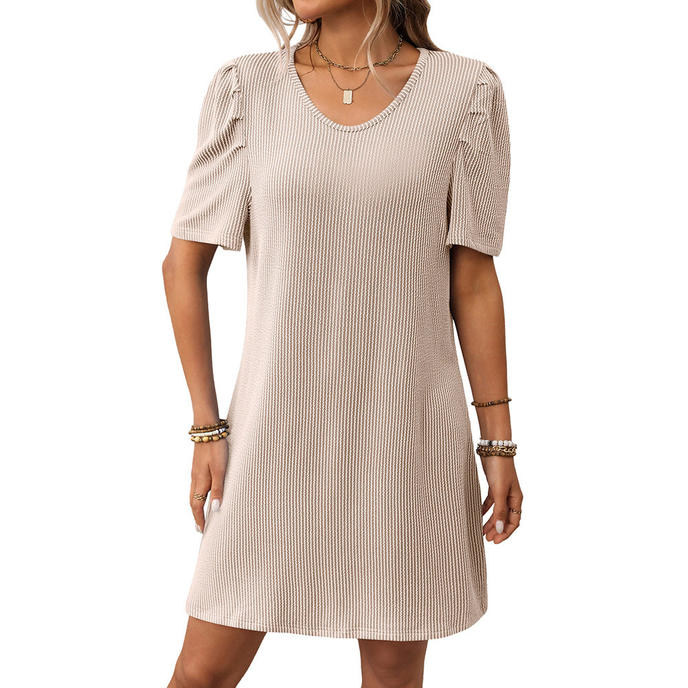 Vestido de verano para mujer con mangas abullonadas y tiras torcidas de colores contrastantes y largo medio
