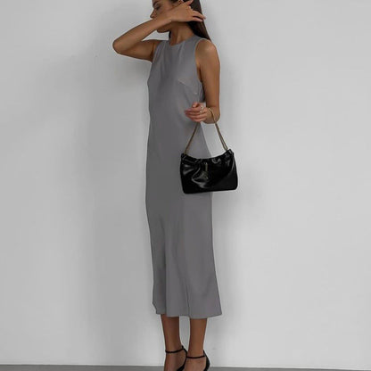 Vestido tipo chaleco sin mangas con cuello alto, color liso, corte entallado, base adelgazante, vestido largo