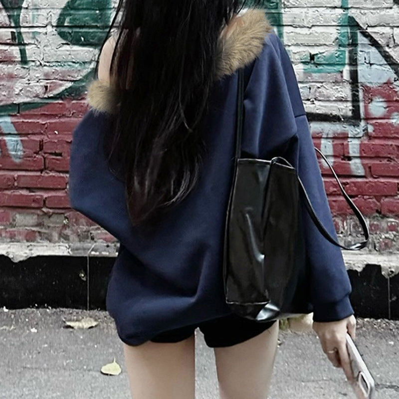 Sudadera holgada con cuello diagonal y costuras peludas de estilo callejero, sexy, informal, con hombros descubiertos y mangas largas