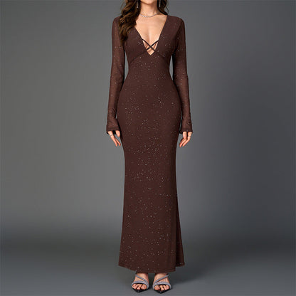 Vestido maxi sexy de malla cuadrada con tiras plateadas y escote en V a la cadera, manga larga y atado