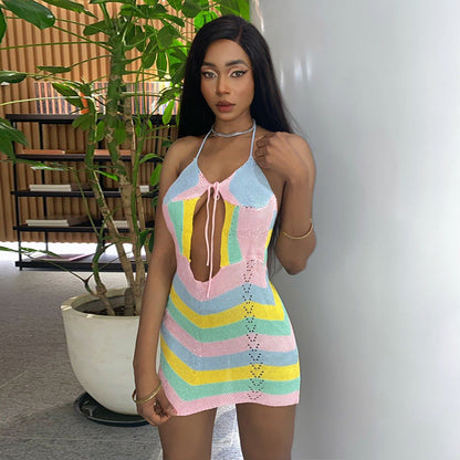 Vestido corto de lana sexy con escote halter, espalda descubierta, abertura en el pecho y color contrastante a rayas onduladas para mujer