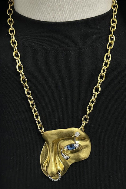 Collar con colgante de mascarilla exagerada 