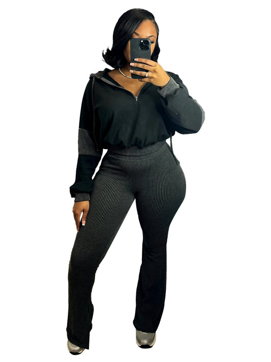 Conjunto de dos piezas de suéter con tiras torcidas, capucha y pantalones acampanados con costuras para mujer