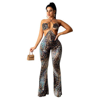 Mono sexy con escote halter y pantalones acampanados para mujer