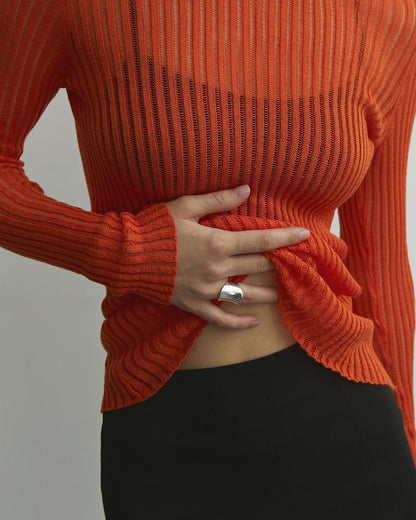 Top de lana de punto fino y transpirable con cuello redondo y manga larga para primavera y verano