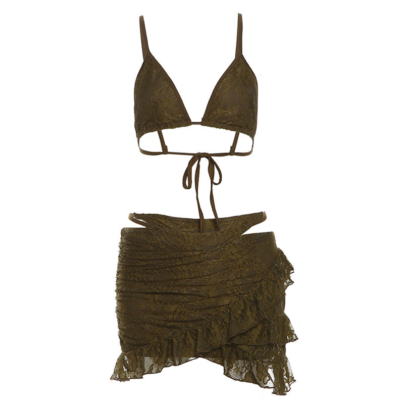 Conjunto de tres piezas de ropa interior sexy de verano para mujer con encaje y falda a la cadera