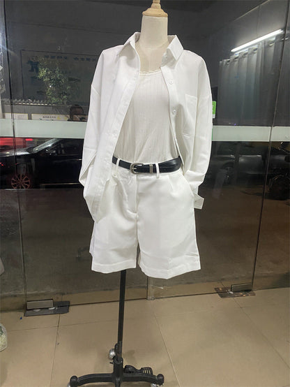 Conjunto de camisa informal de manga larga con cinturón y pantalones cortos de color liso para mujer