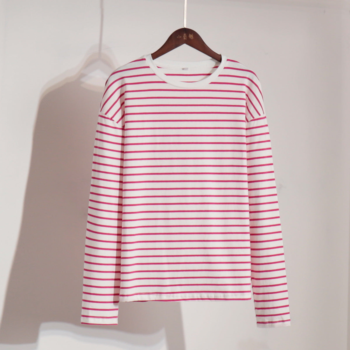 Camiseta de rayas de manga larga, de primavera, moderna, informal, salvaje, con cuello redondo, de algodón a rayas.