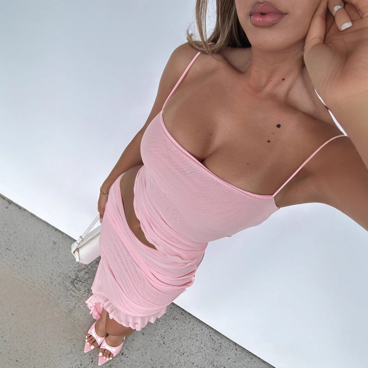 Vestido de vacaciones para mujer, estilo corto, de malla con volantes, irregular, asimétrico, de color liso, elegante y elegante, con cuello halter.