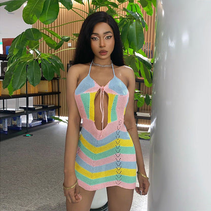 Vestido corto de lana sexy con escote halter, espalda descubierta, abertura en el pecho y color contrastante a rayas onduladas para mujer
