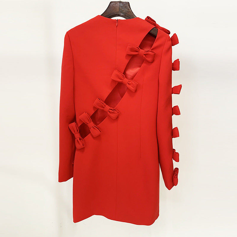 Vestido pequeño asimétrico con lazo y aberturas, con personalidad de estrella de principios de otoño