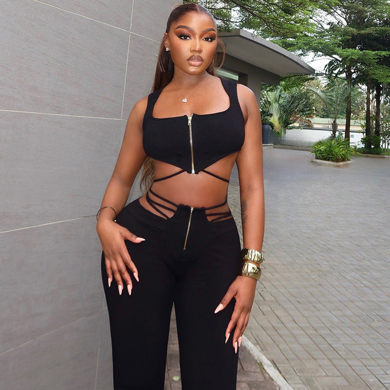 Conjunto de top negro sexy sin mangas con cintura alta y pantalones deportivos ajustados para mujer