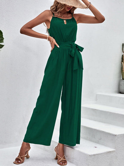 Mono elegante con tirantes halter y ropa popular para mujer