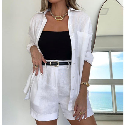 Conjunto de camisa informal de manga larga con cinturón y pantalones cortos de color liso para mujer