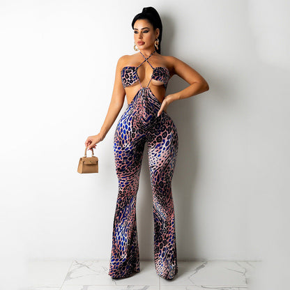 Mono sexy con escote halter y pantalones acampanados para mujer
