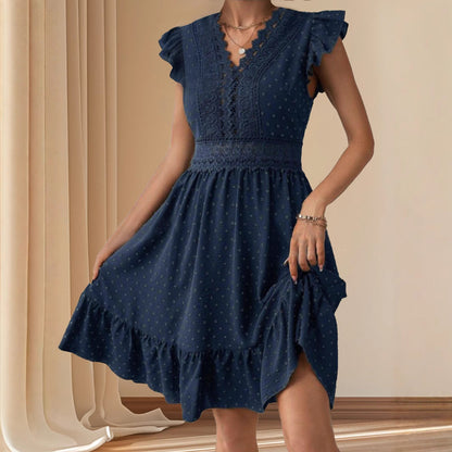 Vestido elegante con escote en V plisado y mangas al vuelo con costuras de encaje popular