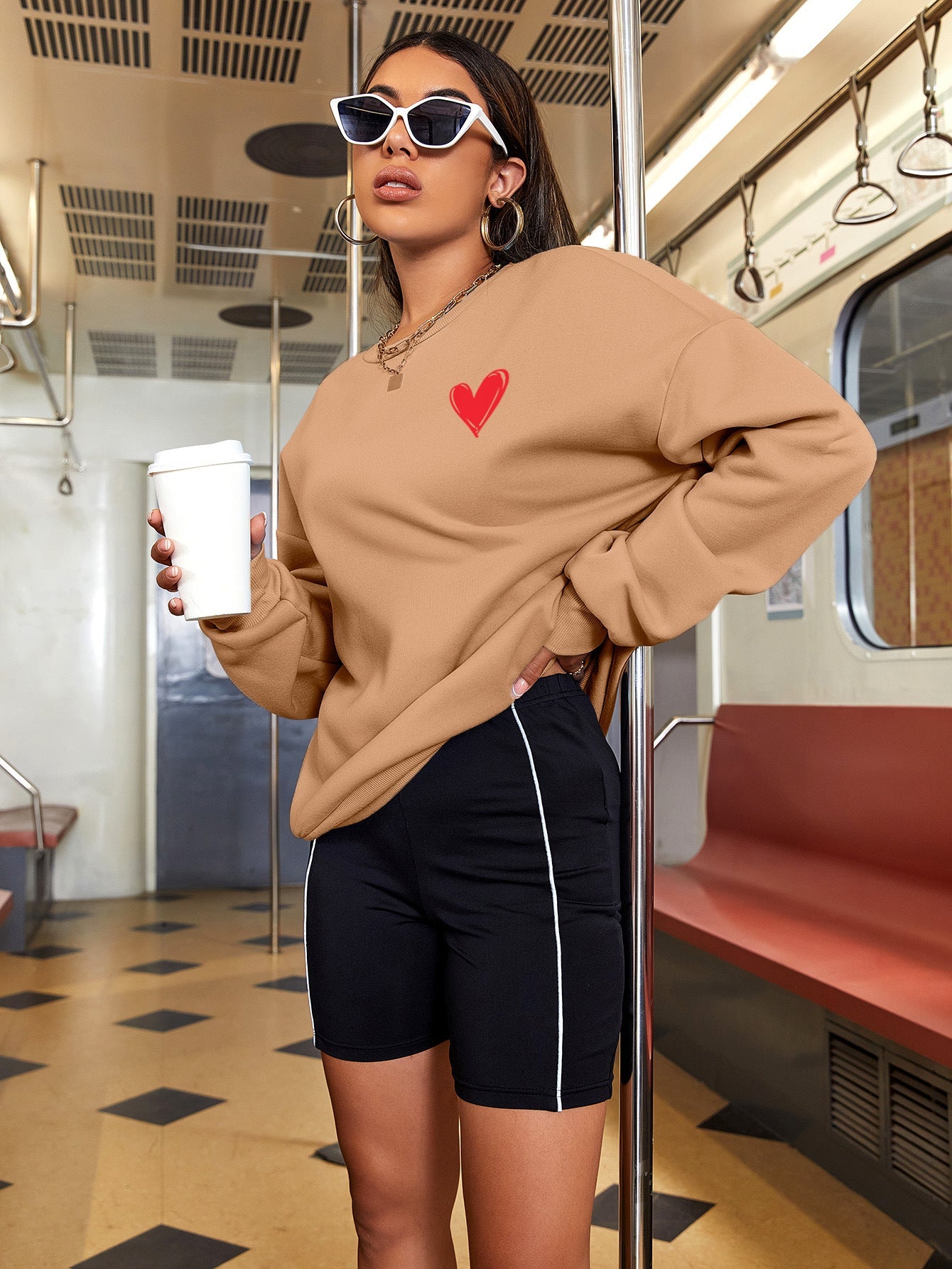 Sudadera informal de manga larga con cuello redondo y estampado gráfico de letras y corazones