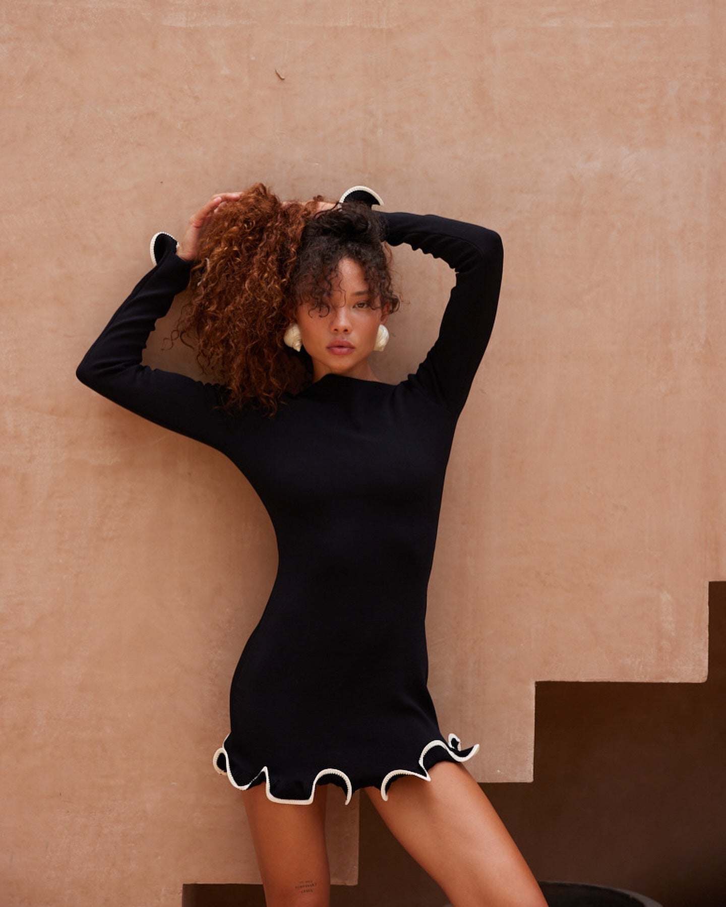 Vestido sexy con borde ondulado, ajustado, de punto con orejas de madera y mangas largas, para otoño e invierno.