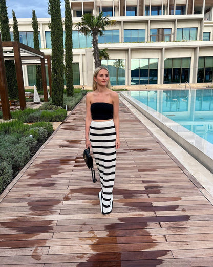 Traje de playa bohemio con cuello a rayas y bolsillo de manga corta, falda larga de color contrastante para mujer