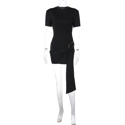 Vestido corto de media manga con cuello redondo y hebilla de metal para mujer