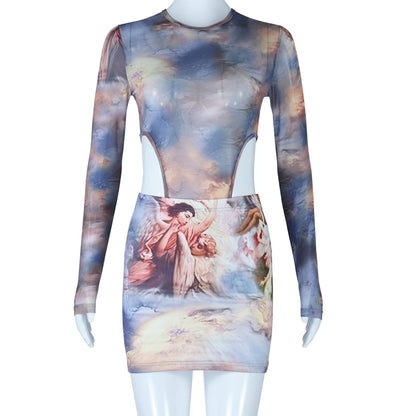 Conjunto ajustado de cuello redondo y manga larga transparente, mono con estampado de personajes y falda a la cadera, traje de dos piezas para mujer